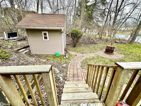 1126 Lakeshore Drive Brooklyn IA 52211