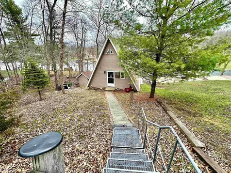 1126 Lakeshore Drive Brooklyn IA 52211
