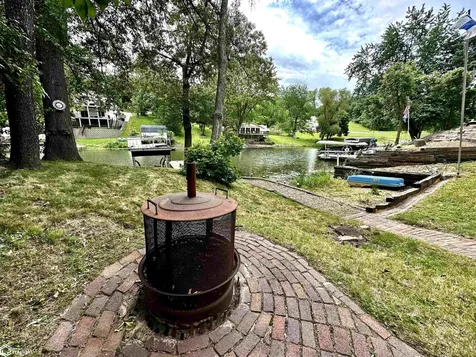 1126 Lakeshore Drive Brooklyn IA 52211