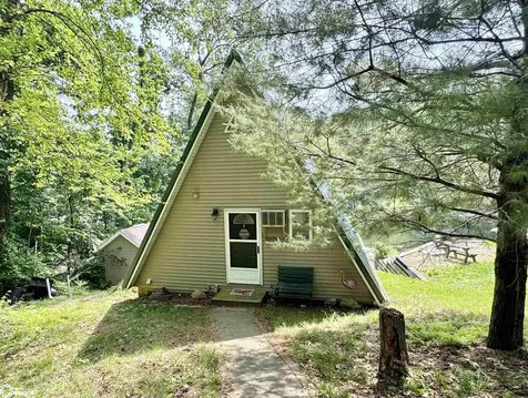 1126 Lakeshore Drive Brooklyn IA 52211