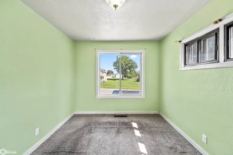 509 E Main Street Marshalltown IA 50158