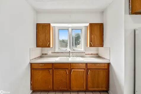 509 E Main Street Marshalltown IA 50158