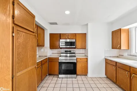 509 E Main Street Marshalltown IA 50158