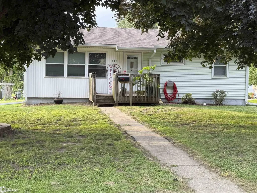 613 E College Street Toledo IA 52342