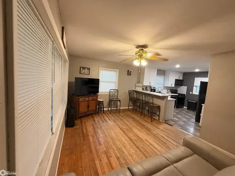 613 E College Street Toledo IA 52342