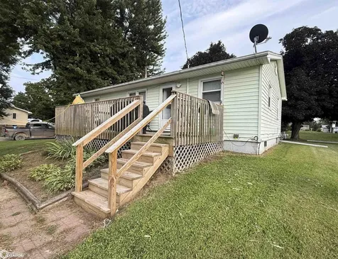 613 E College Street Toledo IA 52342