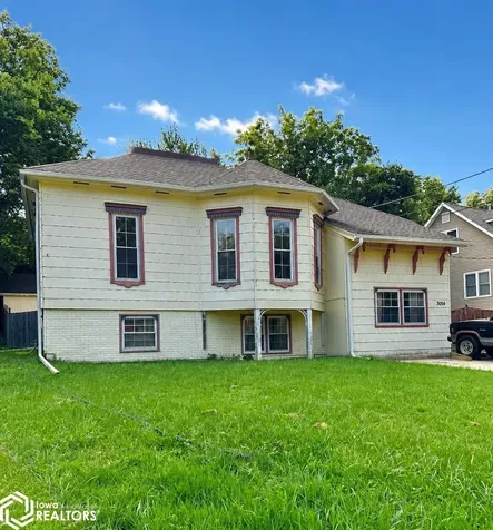 3054 Woodland Drive SW Cedar Rapids IA 52404