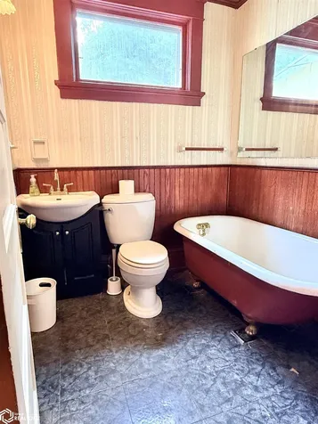 3054 Woodland Drive SW Cedar Rapids IA 52404
