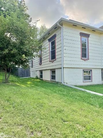 3054 Woodland Drive SW Cedar Rapids IA 52404