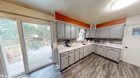 506 E Pierce Fairfield IA 52556