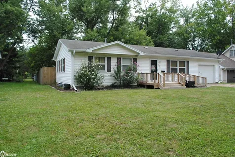506 E Pierce Fairfield IA 52556