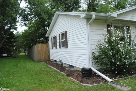 506 E Pierce Fairfield IA 52556