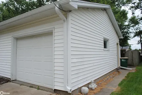 506 E Pierce Fairfield IA 52556