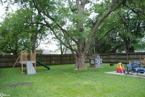 506 E Pierce Fairfield IA 52556