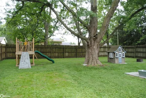 506 E Pierce Fairfield IA 52556