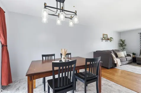 1817 Reed Street Grinnell IA 50112