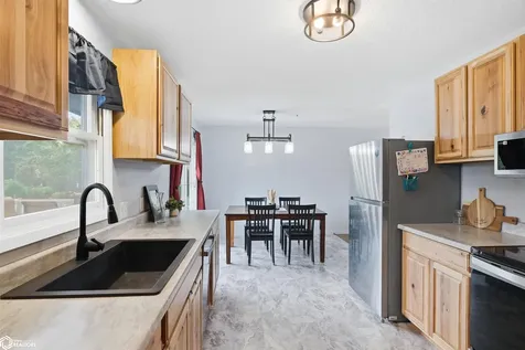 1817 Reed Street Grinnell IA 50112