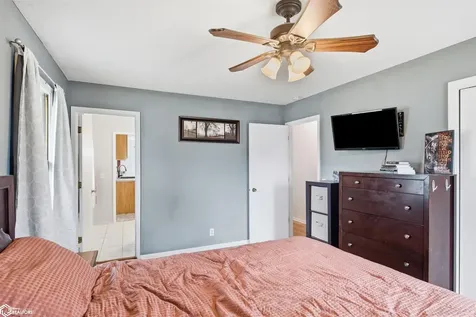 1817 Reed Street Grinnell IA 50112