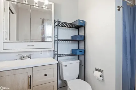 1817 Reed Street Grinnell IA 50112