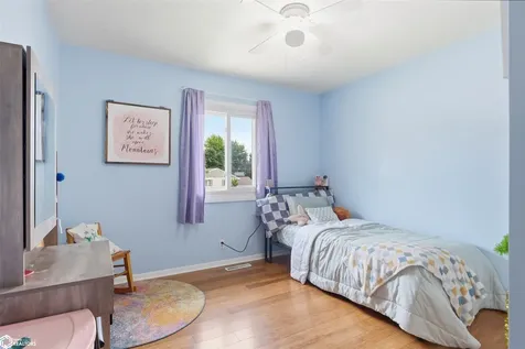 1817 Reed Street Grinnell IA 50112