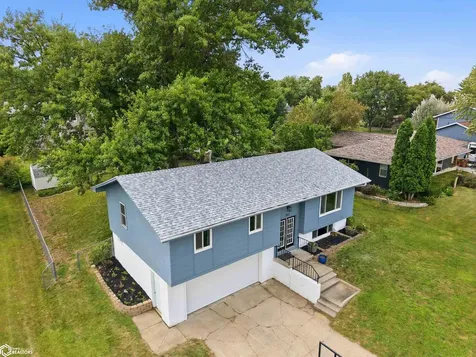 1817 Reed Street Grinnell IA 50112