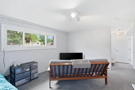 1817 Reed Street Grinnell IA 50112
