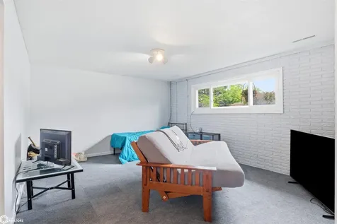1817 Reed Street Grinnell IA 50112
