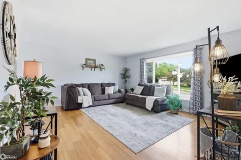 1817 Reed Street Grinnell IA 50112