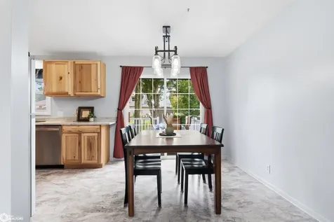 1817 Reed Street Grinnell IA 50112
