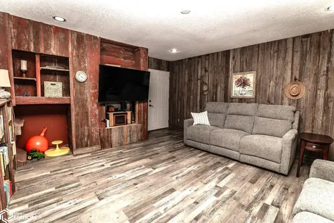 1948 Underwood Avenue Marshalltown IA 50158