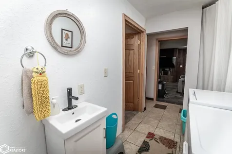 1948 Underwood Avenue Marshalltown IA 50158