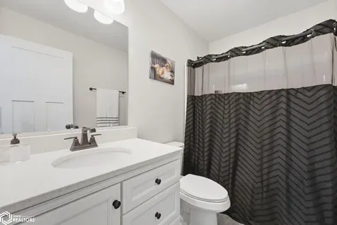 1005 S 12th Avenue Washington IA 52353