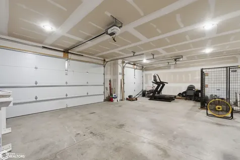 1005 S 12th Avenue Washington IA 52353