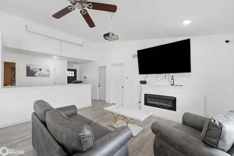 1005 S 12th Avenue Washington IA 52353