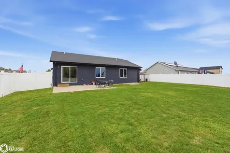 1005 S 12th Avenue Washington IA 52353