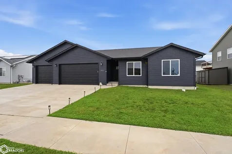 1005 S 12th Avenue Washington IA 52353