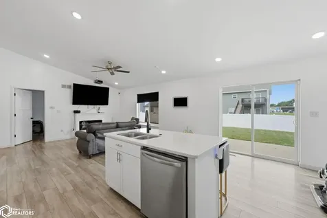 1005 S 12th Avenue Washington IA 52353
