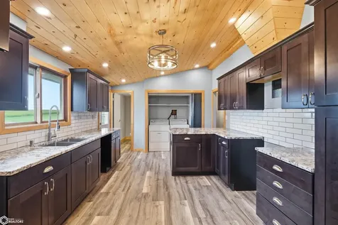 3997 80th Street Grinnell IA 50112
