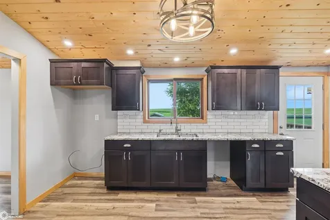 3997 80th Street Grinnell IA 50112