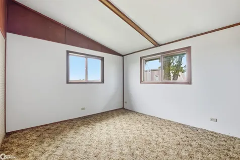 3997 80th Street Grinnell IA 50112