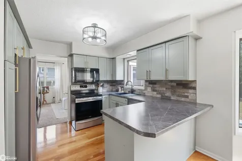 1822 Prairie Street Grinnell IA 50112