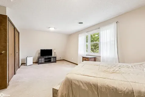 10552 Rolling Hills Drive Burlington IA 52601