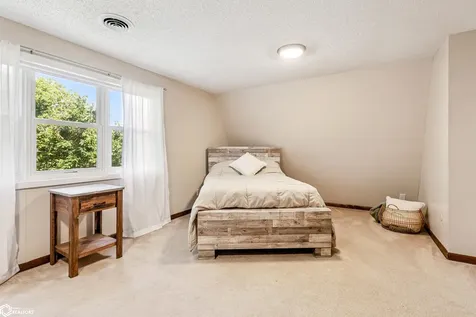 10552 Rolling Hills Drive Burlington IA 52601