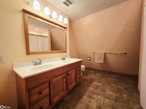 10552 Rolling Hills Drive Burlington IA 52601
