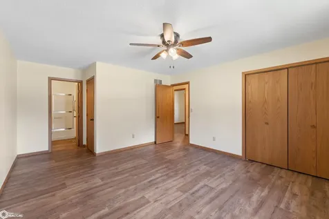 1009 15th Street SE Mason City IA 50401