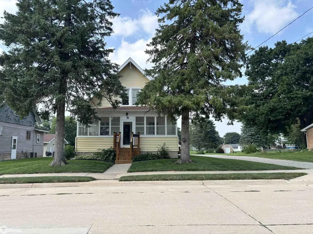 1452 SE 2nd Street Mason City IA 50401