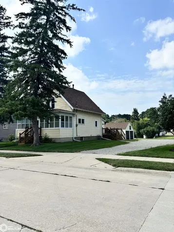 1452 SE 2nd Street Mason City IA 50401