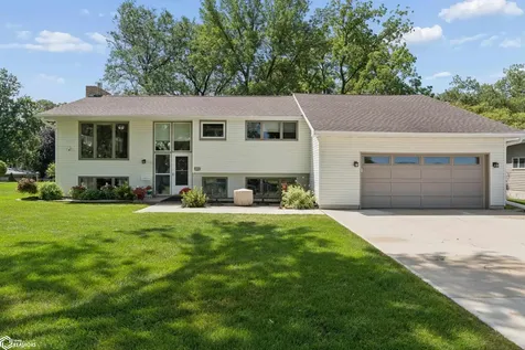 1703 1st Avenue N Clear Lake IA 50428
