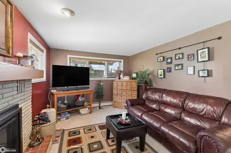 1703 1st Avenue N Clear Lake IA 50428