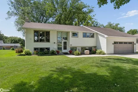 1703 1st Avenue N Clear Lake IA 50428